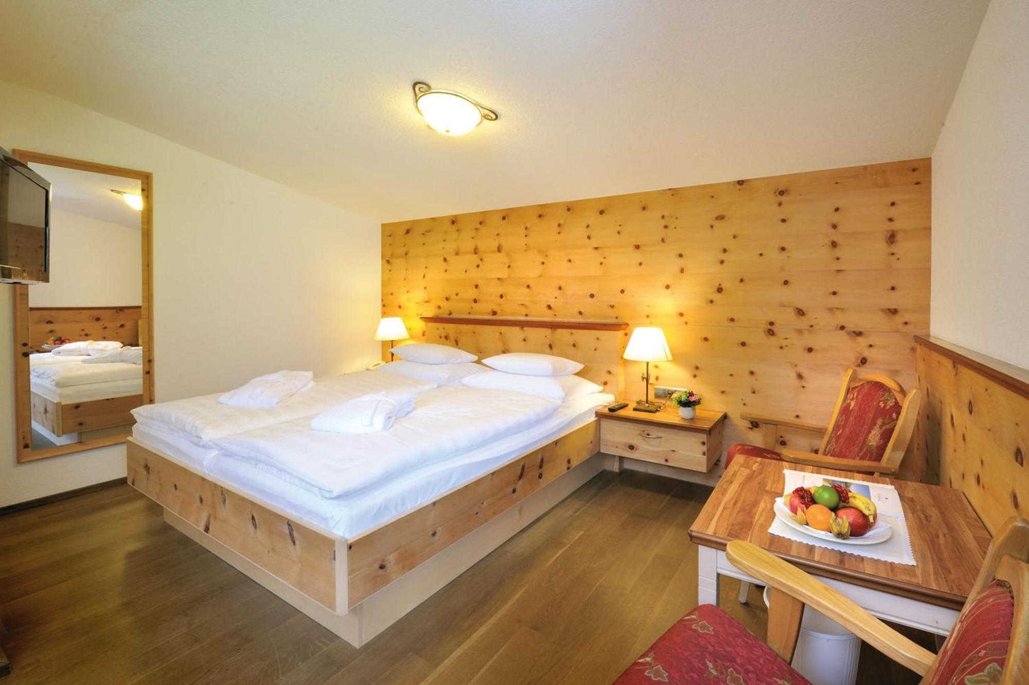 Alpenhotel Tirol Galtuer Luaran gambar