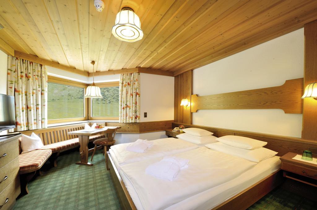 Alpenhotel Tirol Galtuer Luaran gambar